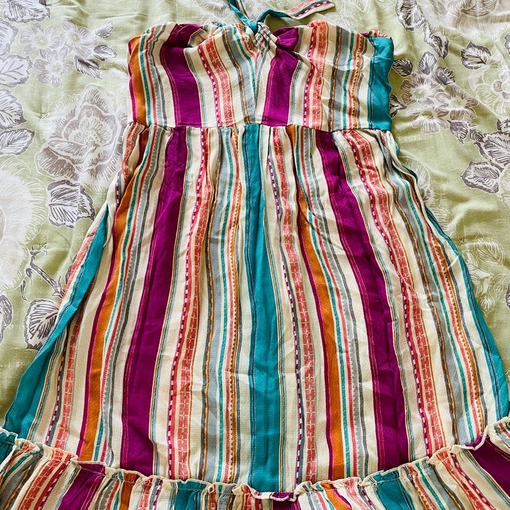 Large, strapless dress